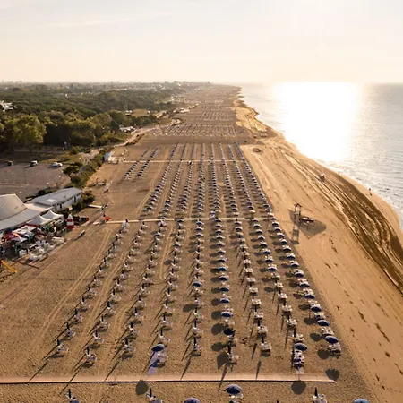 Apartment Amazing With Private Garden In Bibione